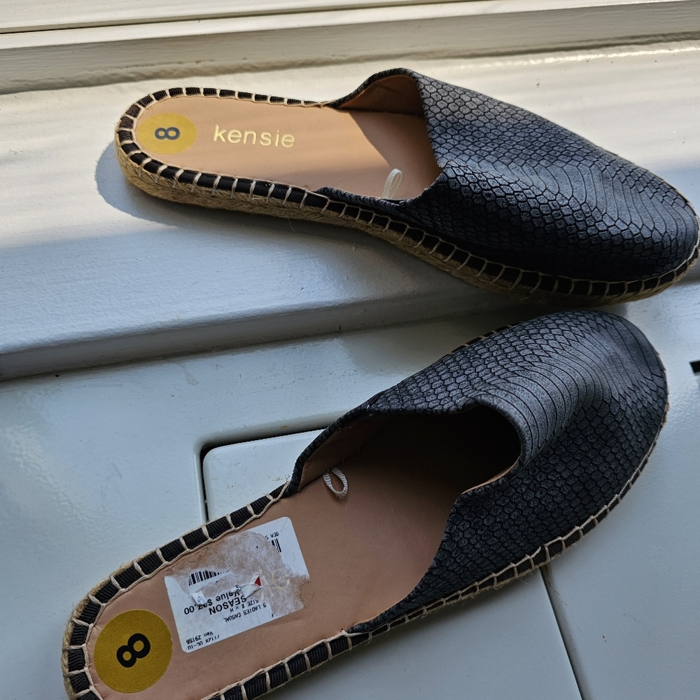 Shoe - Picture 2 of 5